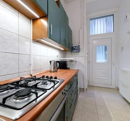 Apartment Cosy Nest In Center By New York Cafe